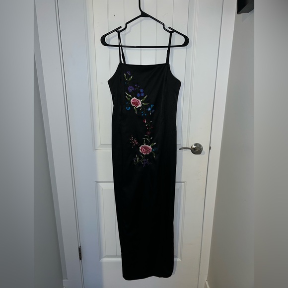 Vintage black embroidered gown - Picture 1 of 4